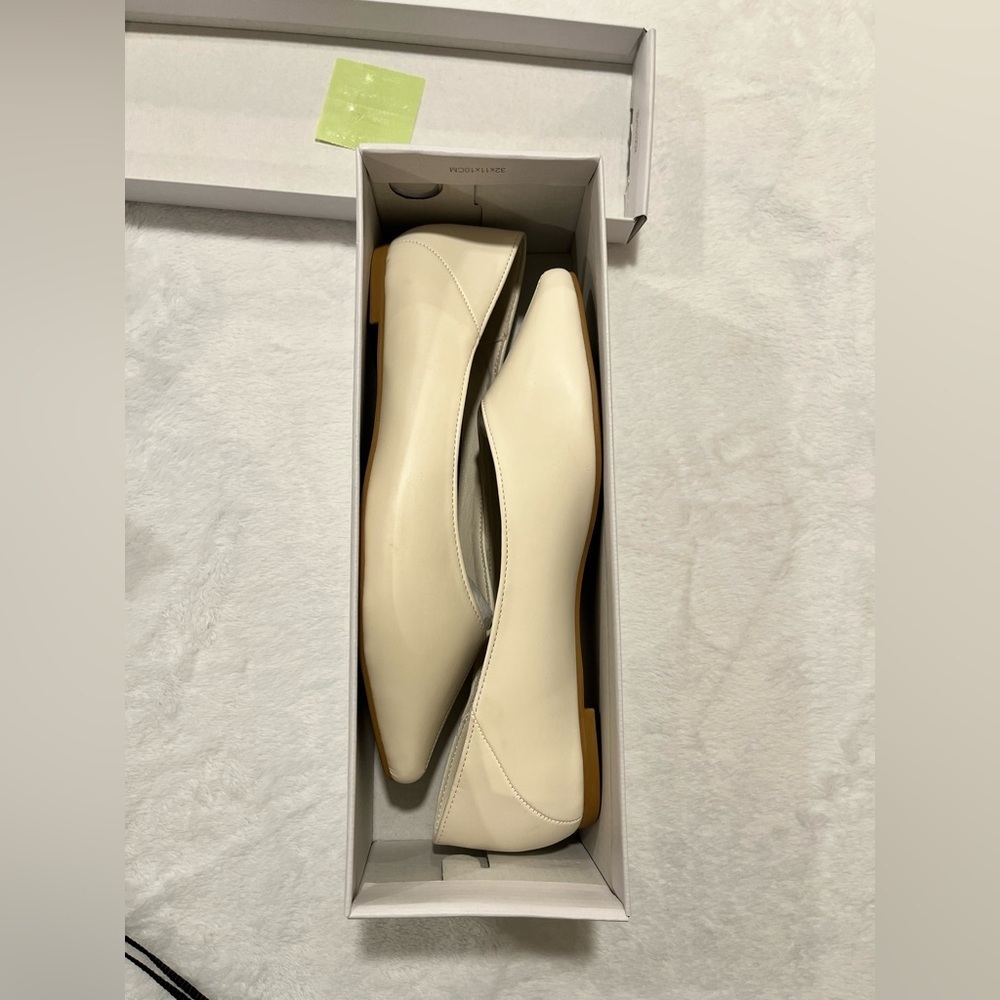 NIB Tahari Paris Ivory Vegan Pointed Toe Flats - Size 7.5 - Picture 5 of 6